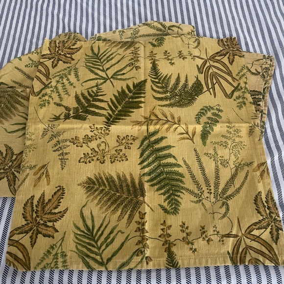 8 heavy duty napkins. Washed but never used. Used for decor only. - Picture 1 of 3